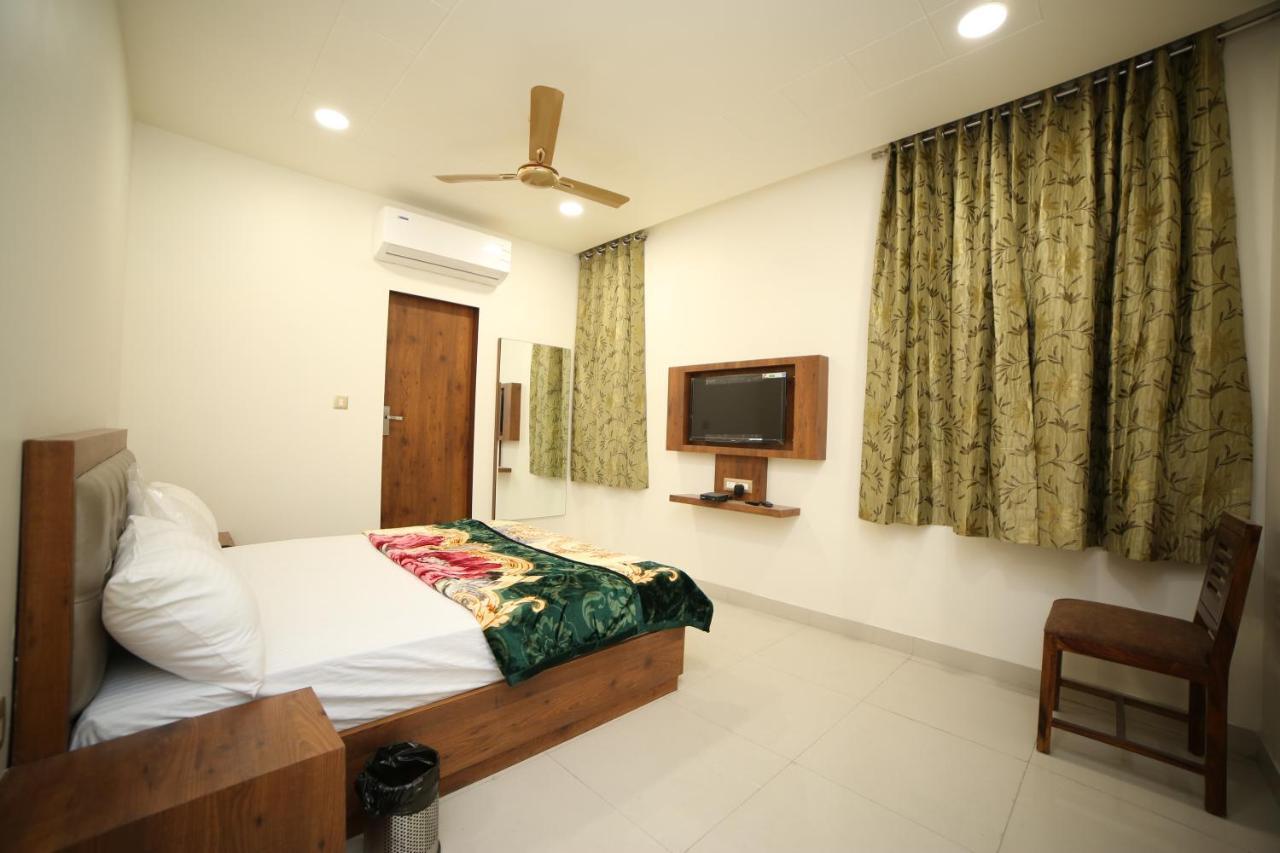 Hotel Devens Jaipur Ngoại thất bức ảnh